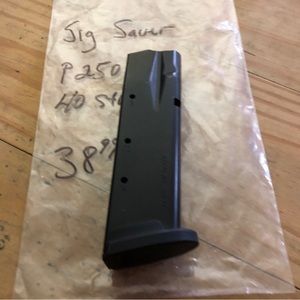 Sig Sauer P250 Sub Compact .40 SW 14 Round Magazine T-shirt